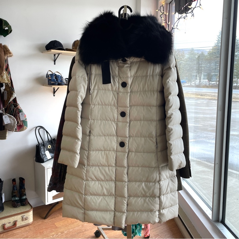Weekend Max Mara Arctic Cream Down Puffer Coat with Black Fox Fur Collar - Sz 4